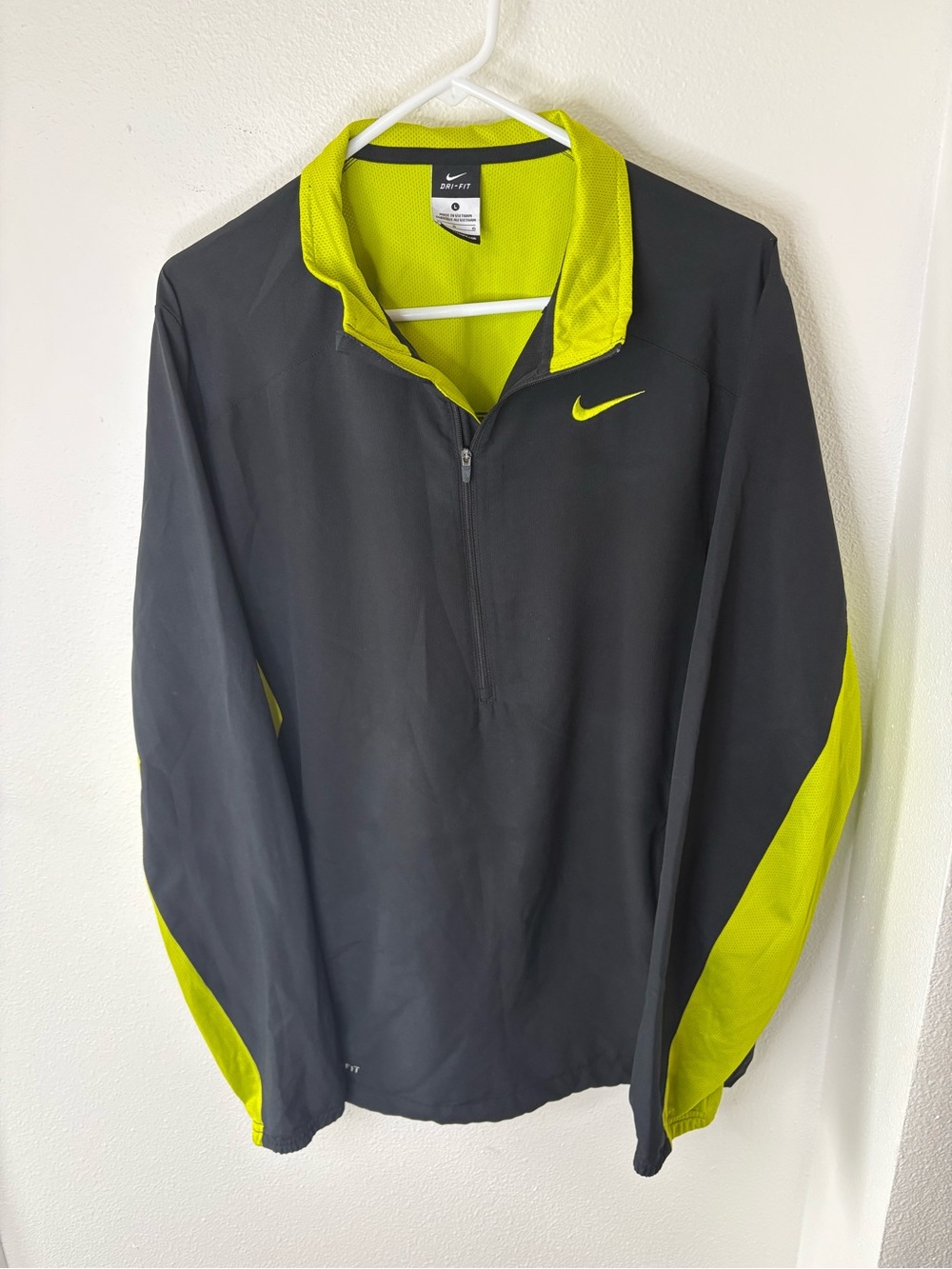 Nike Men’s Black & Neon Yellow Half-Zip Jacket - L